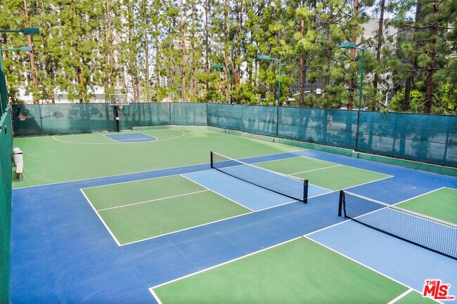 Building Photo - 2102 Century Park Ln