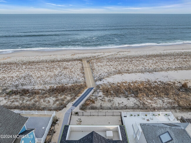 Building Photo - 3574 Ocean Terrace