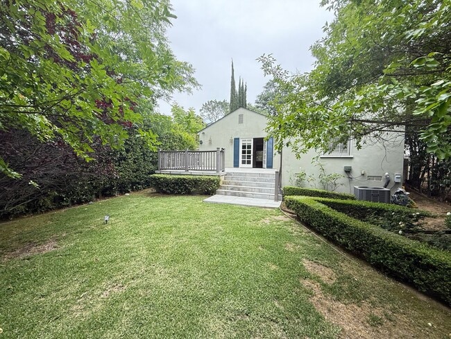 Building Photo - Rare Opportunity in the Heart of South Pas...