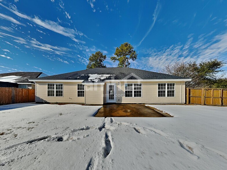 Building Photo - 738 Laurel Hill Cir