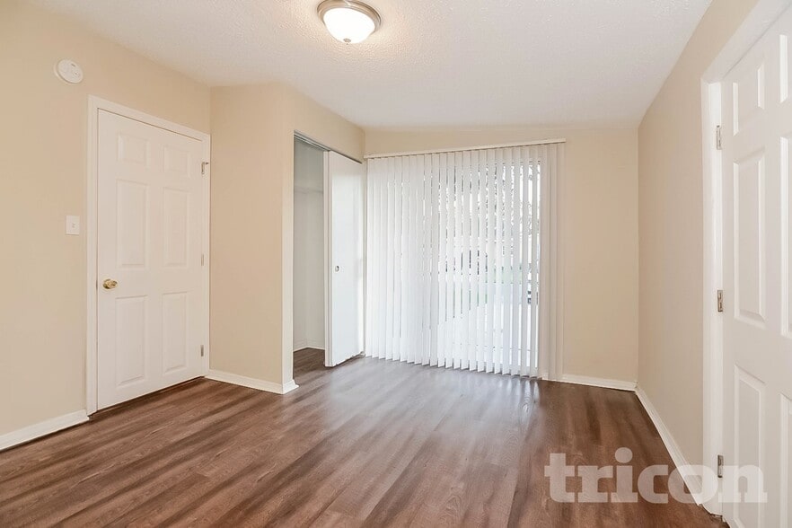 Building Photo - 4417 W Knox St