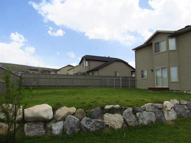 Building Photo - 1943 Sycamore Dr