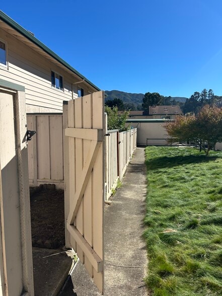 Building Photo - 1365 Terra Nova Blvd
