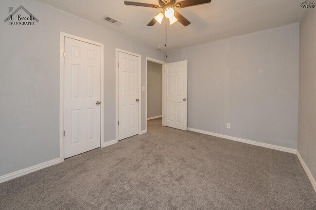 Building Photo - 2953 Moffett Ave