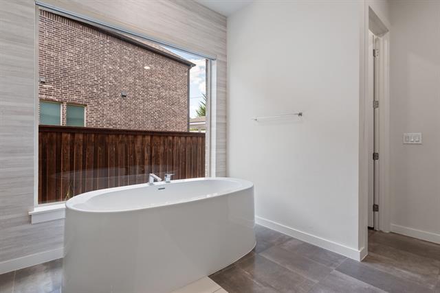 Building Photo - 5160 Statesman Ln