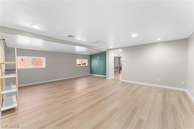 Building Photo - 605 L Ave