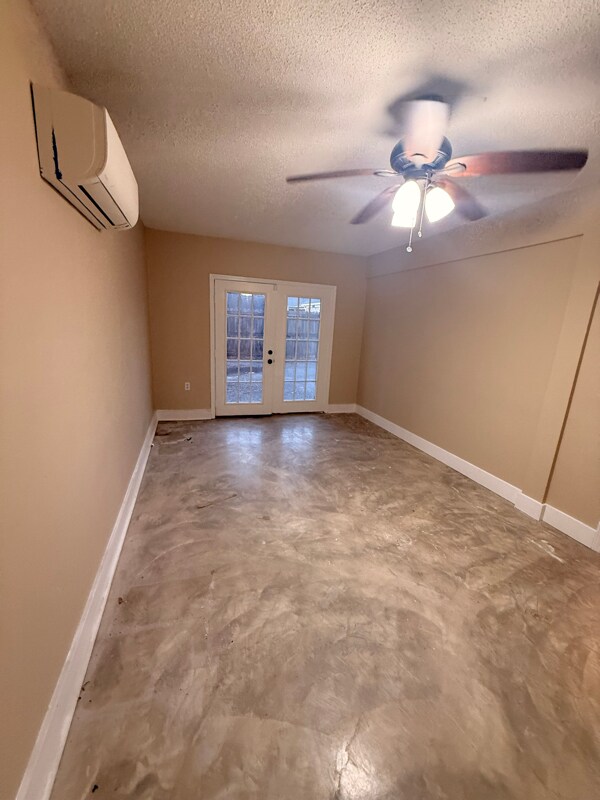 Building Photo - 2004 Pine Needle Dr E