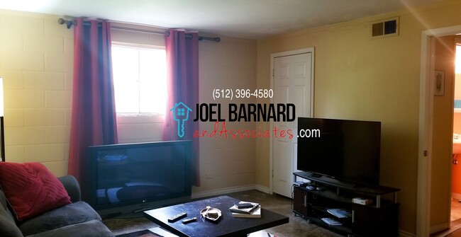Building Photo - **Available May 10** Large Split Level Hom...
