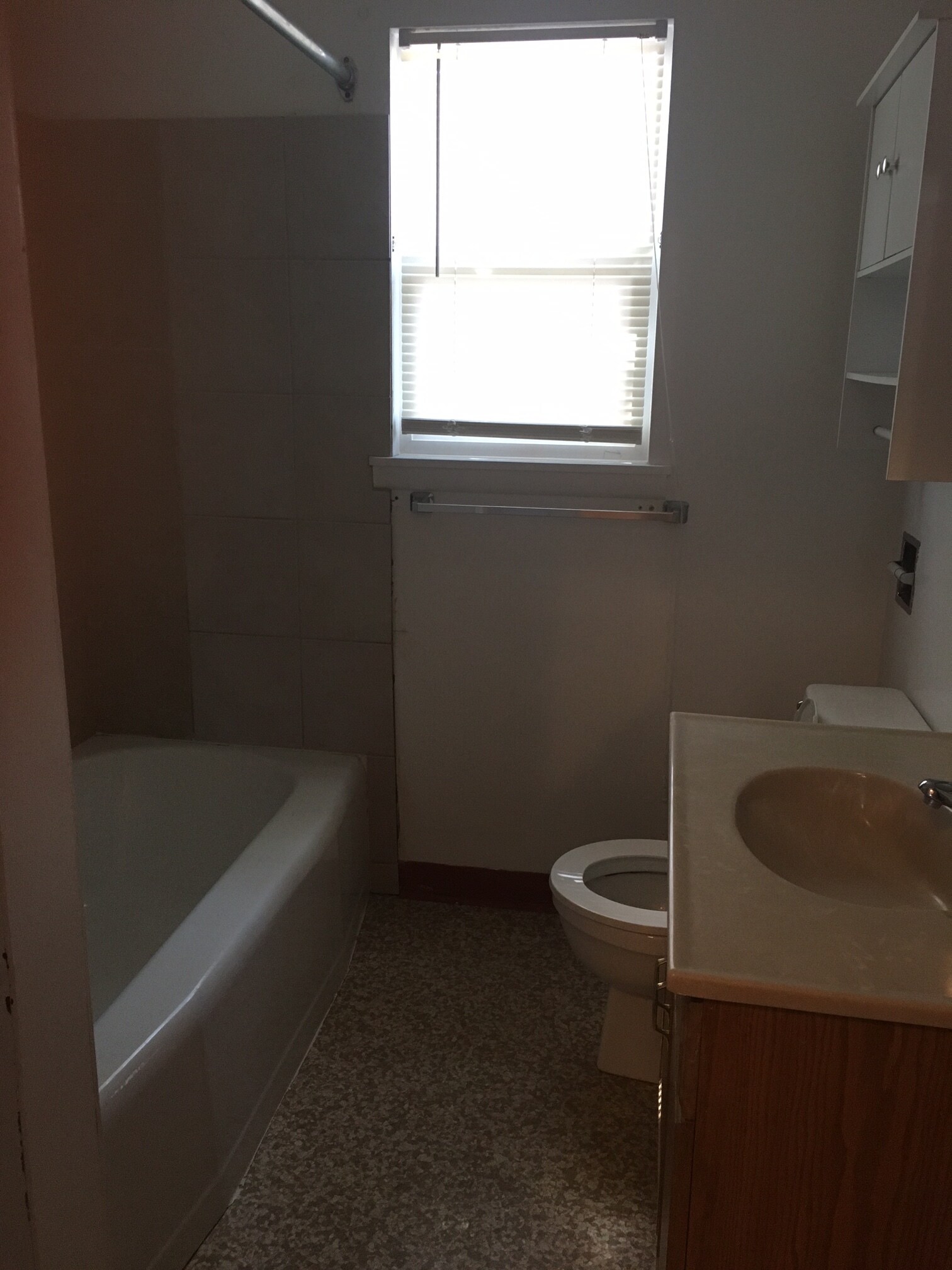 Building Photo - 1204 W Maple St