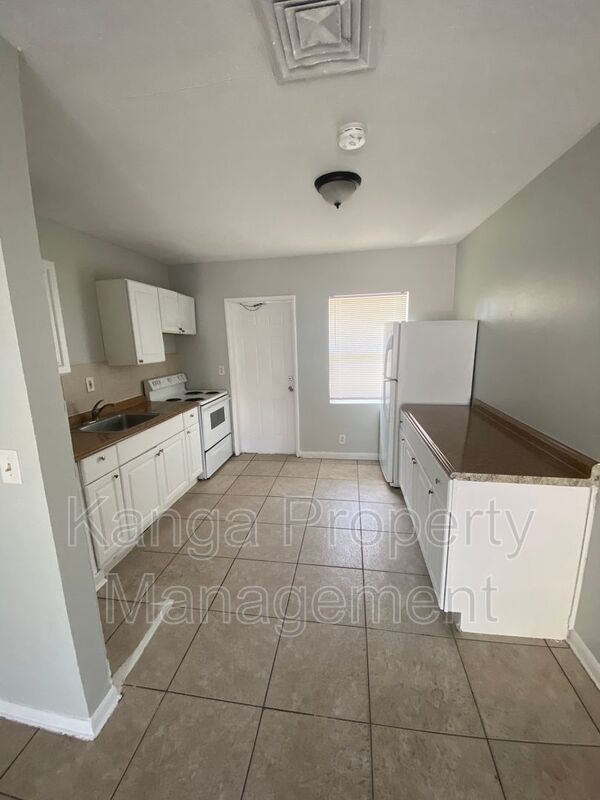 Building Photo - 3716 Henry Ave