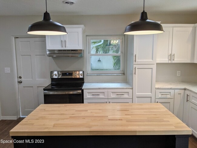 Building Photo - 6210 Edison St