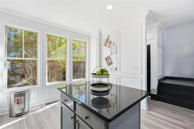 Building Photo - 9931 Mancunian Way