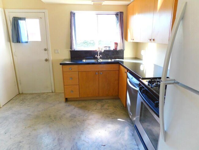 Building Photo - 1507 S 700 E