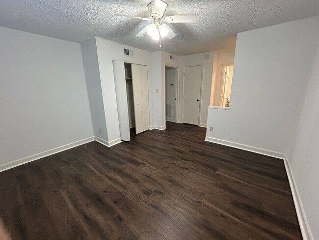Building Photo - 2504 Avent Ferry Rd
