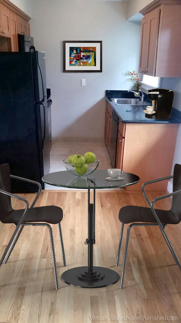 Building Photo - Upper corner unit 1 bed on Belmont, granite, hardwoods, off street parking!