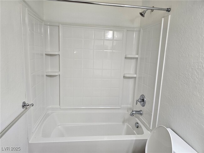Building Photo - 2553 Chateau Clermont St