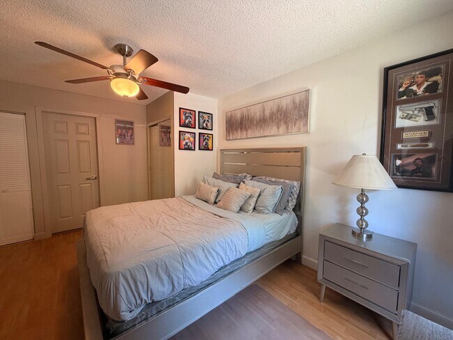 Building Photo - 1902 SW Aladdin St