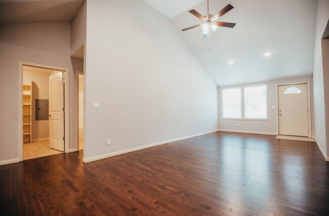 Building Photo - 1327 S Florence Ave
