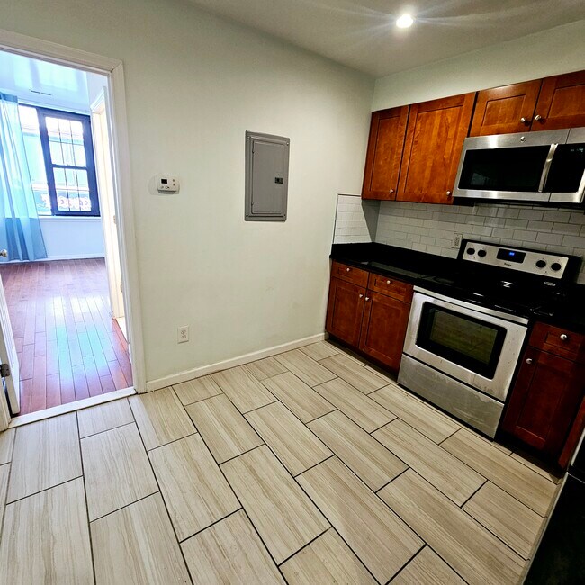 Building Photo - 630 South St