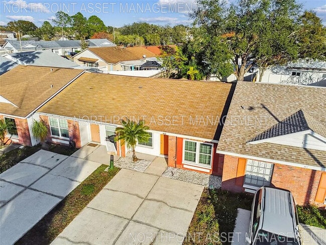 Building Photo - Stylish 2-Bed, 2-Bath Villa in the Heart o...