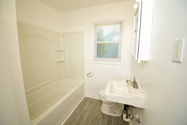 Building Photo - 477 S Norwood Ave