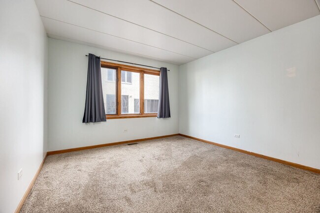 Building Photo - 9529 Minnick Ave