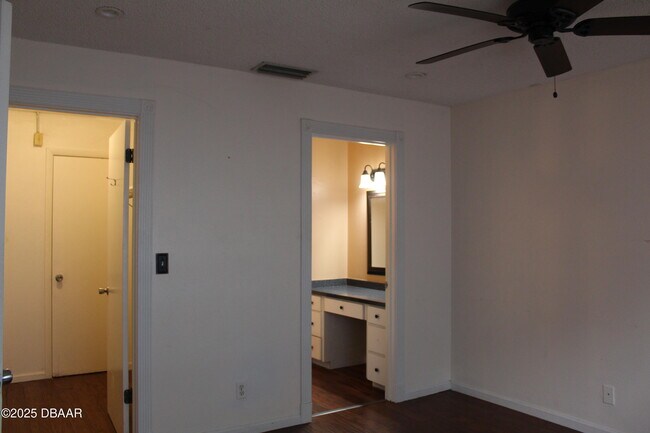 Building Photo - 903 W Millard Ct