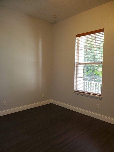 Building Photo - 4062 Markham Pl