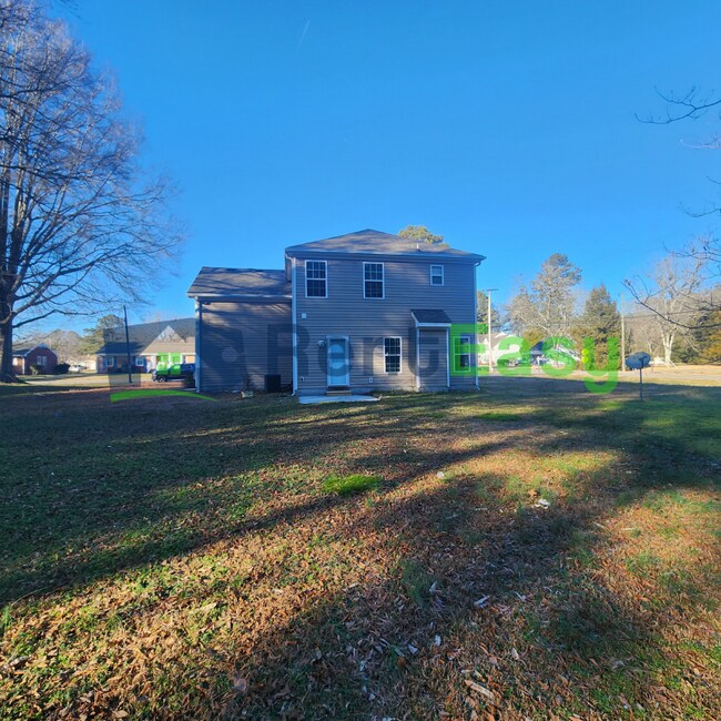 Building Photo - 5201 Askew Rd
