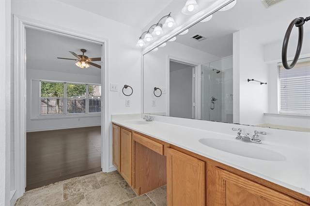 Building Photo - 5904 Meadowglen Dr