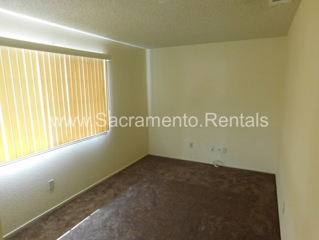 Building Photo - Great 3bd/2ba Home with 2 Car Garage!