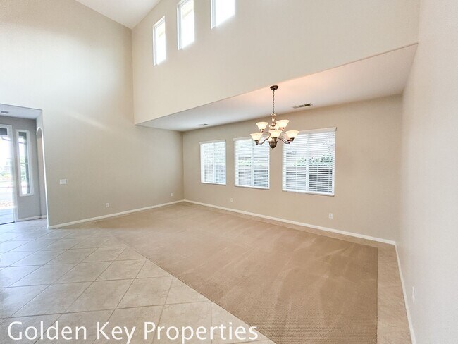 Building Photo - Beautiful Executive home located in the Ravinia community in Calavera Hills!