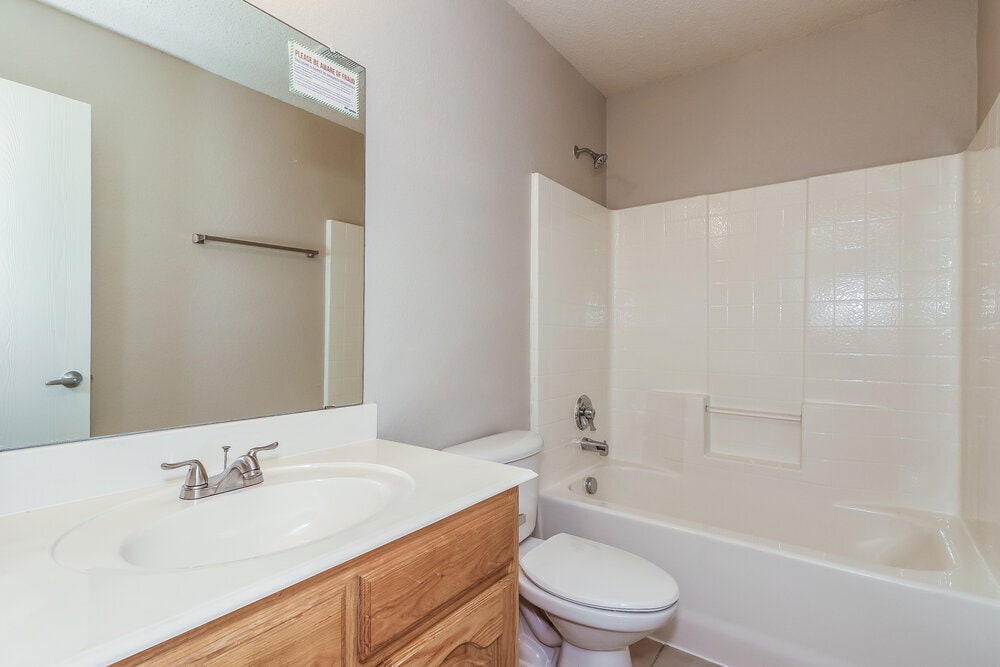 Building Photo - 721 Horseshoe Ct