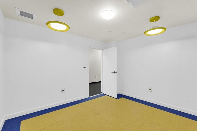 Building Photo - 301 N Neil St