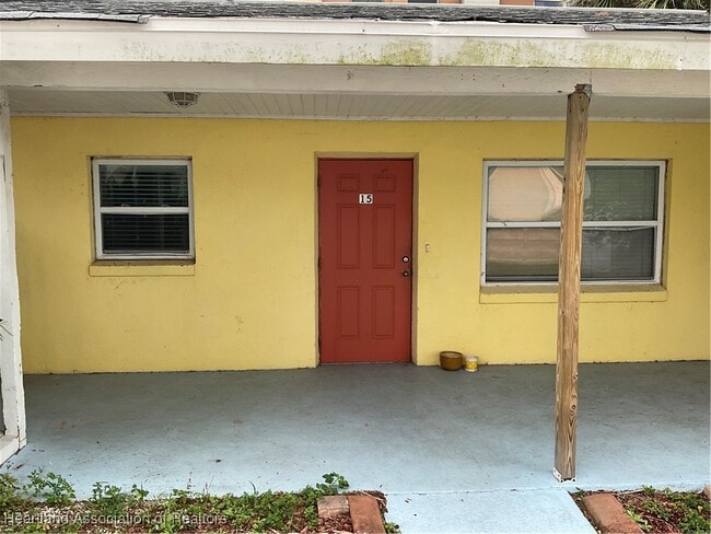 Building Photo - 1001 Lakeview Dr