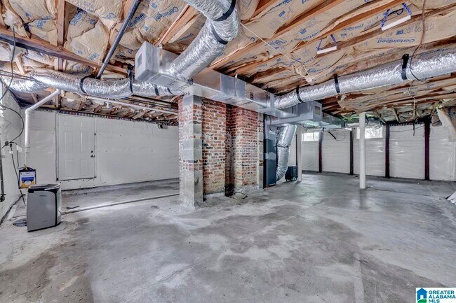 Building Photo - 305 Sterrett Ave