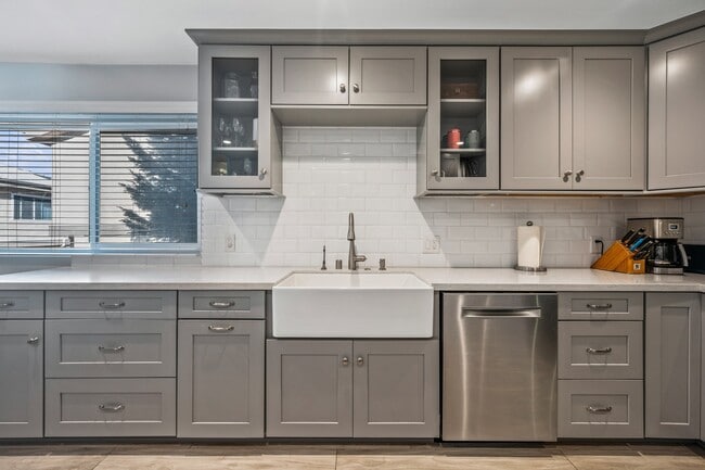 Building Photo - 1911 Mathews Ave