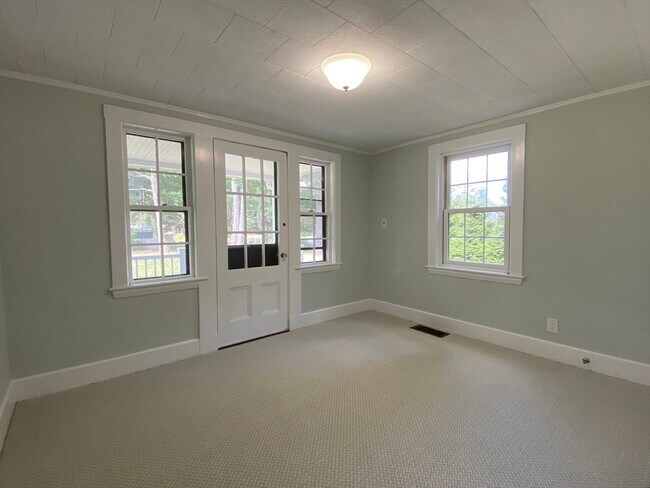 Building Photo - 97 Edgebrook Rd