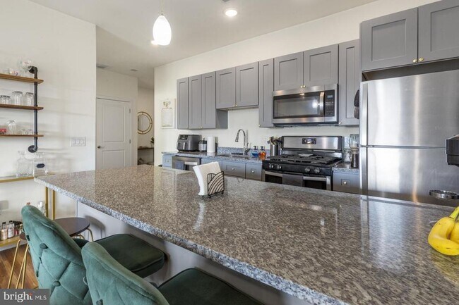 Building Photo - 2411 Kensington Ave