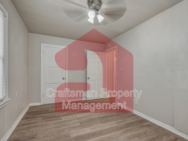 Building Photo - 1201 Carverdale Dr