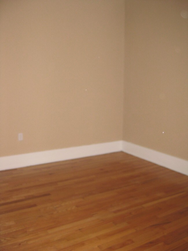 Building Photo - 2556 Vane St