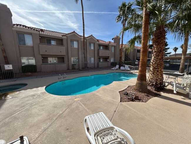 Building Photo - BEAUTIFULLY UPGRADED CONDO - SPACIOUS 2 BEDROOM, 2 BATH TOP FLOOR IN PRIME LAS VEGAS LOCATION