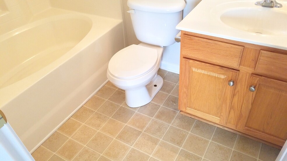 Master bathroom with garden tub - 1118 Constitution Park Blvd