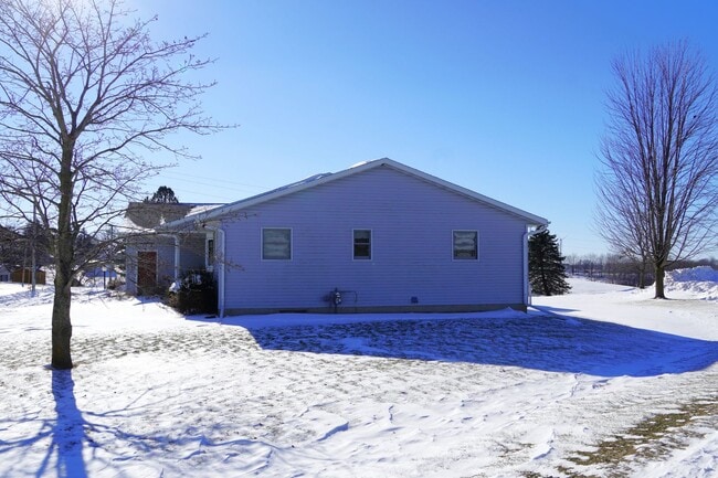 Building Photo - 2 Bedroom, 2 Bath Home