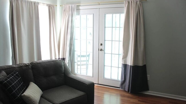 Building Photo - 1005 Weschester Ct