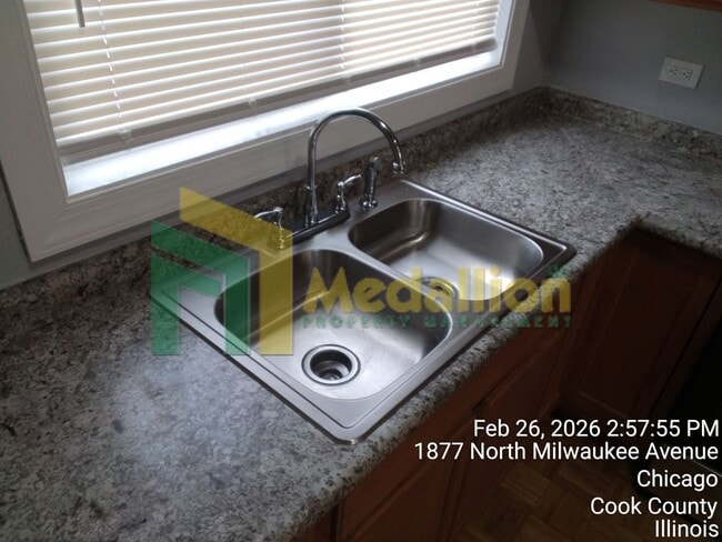 Building Photo - Spacious Studio with Hardwood Floors and Stainless Steel Appliances – Prime Milwaukee Ave Location