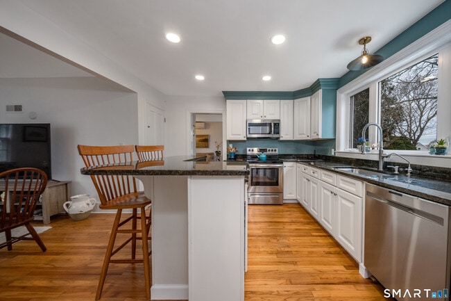 Building Photo - 99 Bay View Ave