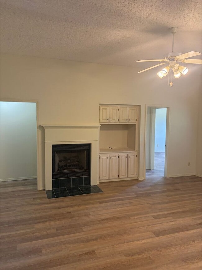 Building Photo - 908 Aspen Ave
