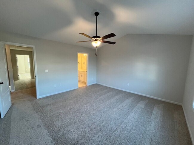 Building Photo - Perfect Paramount Point Property!