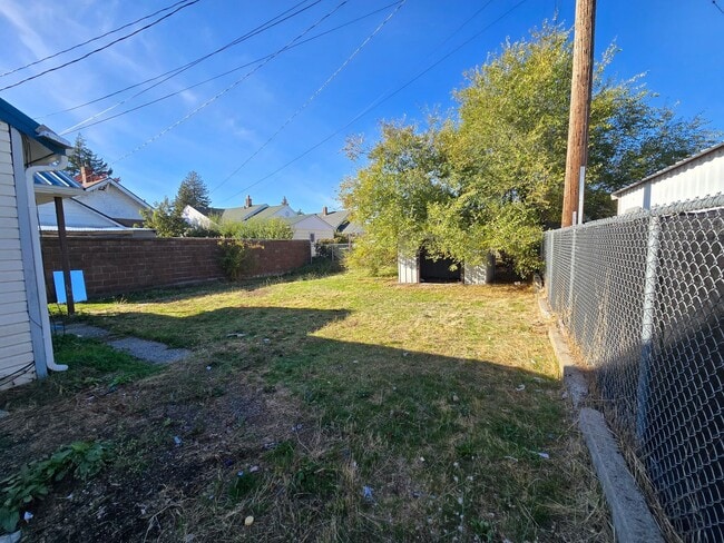 Building Photo - Northside Spokane! Available Now! Move In ...